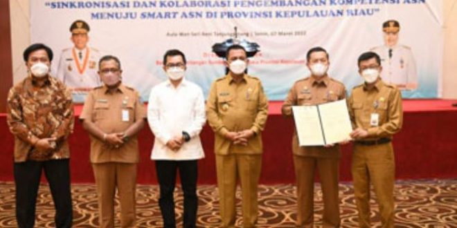 Foto bersama Gubernur Kepulauan Riau H. Ansar Ahmad saat membuka Rapat Koordinasi Kediklatan Provinsi Kepri
